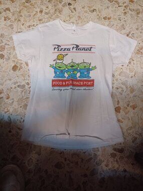 Disney Pixar Women's Pizza Planet Tee S White with Green Aliens